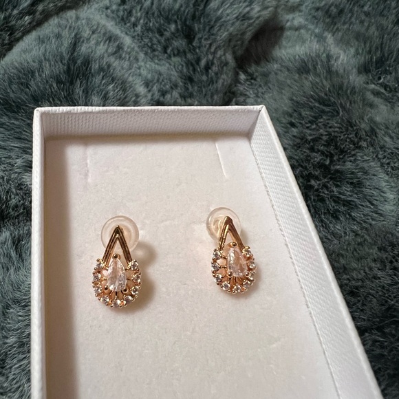 Tear drop diamond earrings - Picture 5 of 6